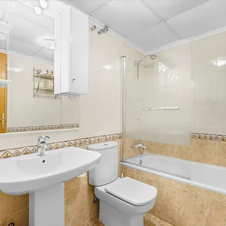 Yovalu3 Piscina Apartman *